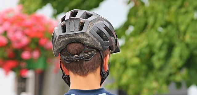 Cykelhjelme til voksne og børn i hverdagen
